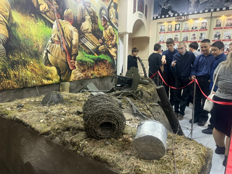 ребята в музее.