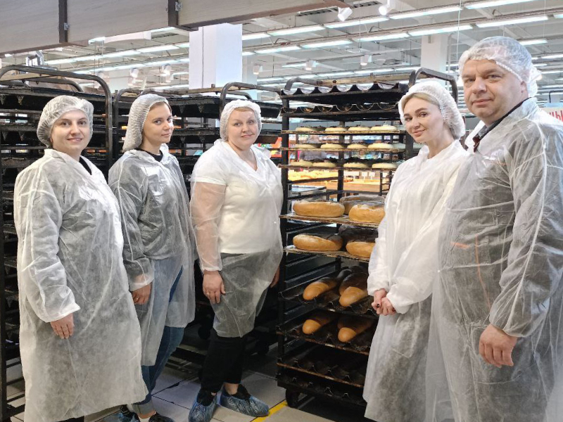 В красноярской торговой сети подвели итоги программы повышения производительности труда на собственном производстве.